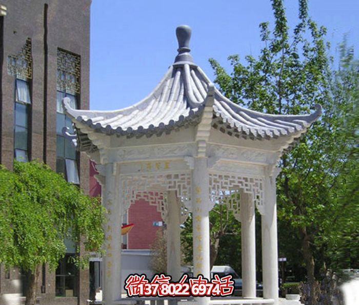 精美漢白玉鏤空涼亭，為校園休息區(qū)提供清涼休息空間