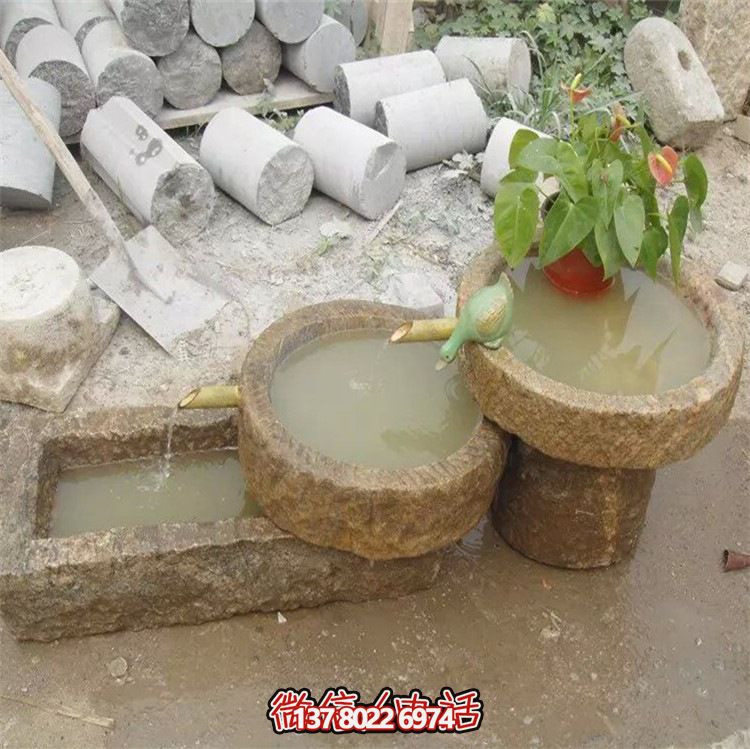 古老農(nóng)村石槽流水魚缸，傳統(tǒng)擺件裝飾景觀