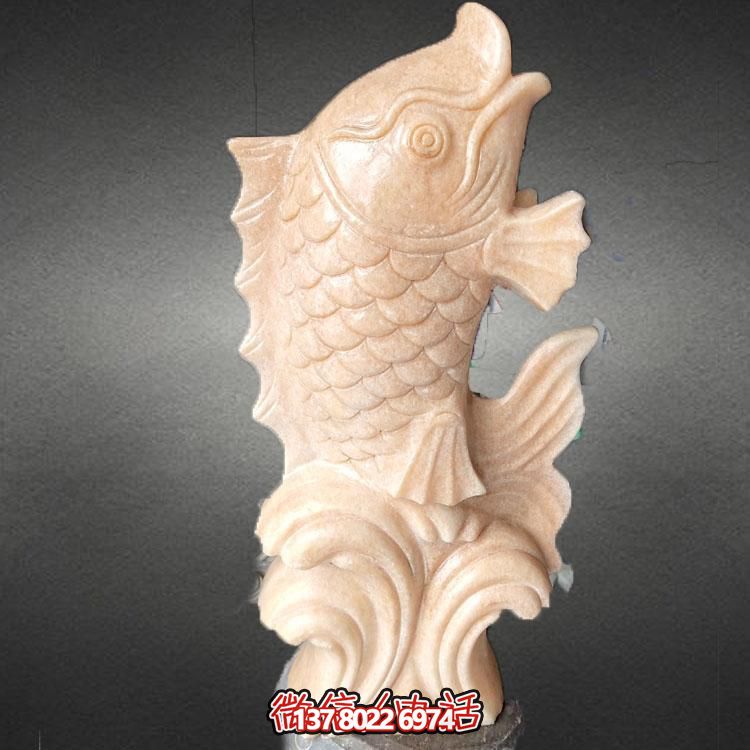 集大理石石雕、水景擺件、鯉魚(yú)雕塑于一體的精美藝術(shù)品