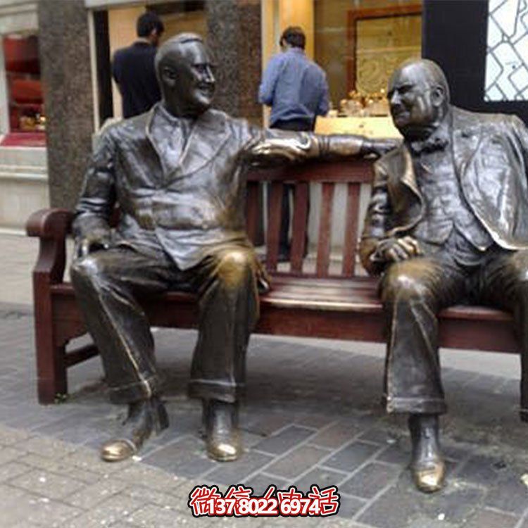 黃銅西方人物雕塑，讓街頭活躍起來