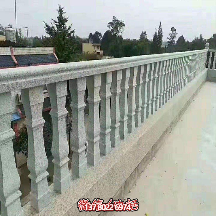 傳統(tǒng)的大理石護欄雕塑，為城市街頭和河道添彩