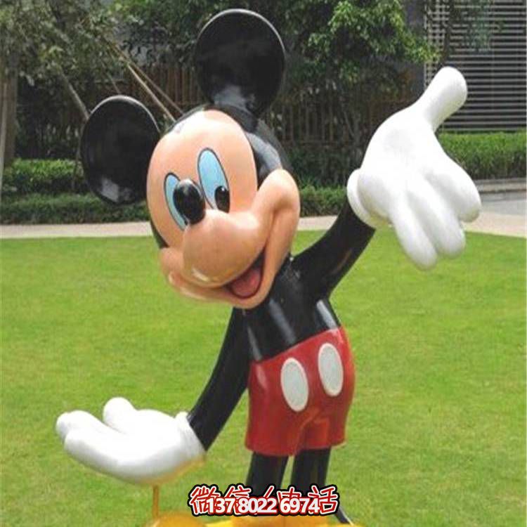 藝術(shù)化大型玻璃鋼米老鼠雕塑，為公園景觀添彩