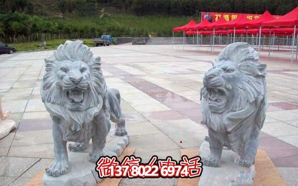 大型石雕獅子雕塑，給景區(qū)帶來濃厚的歷史氛圍