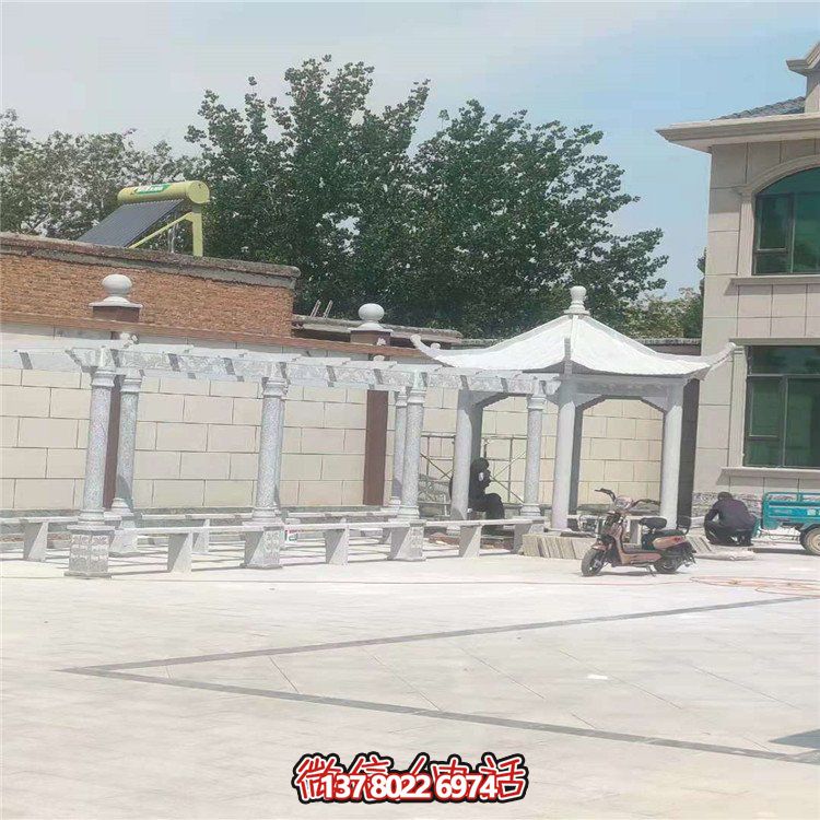 仿古涼亭，大理石裝飾，搭配花架，為別墅院子增添份量