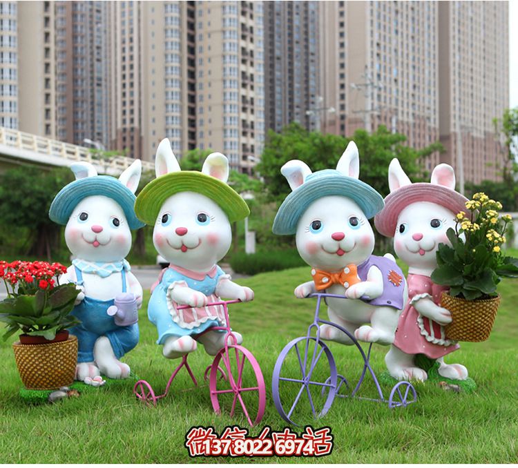 可愛兔子雕塑，為您的草坪添彩