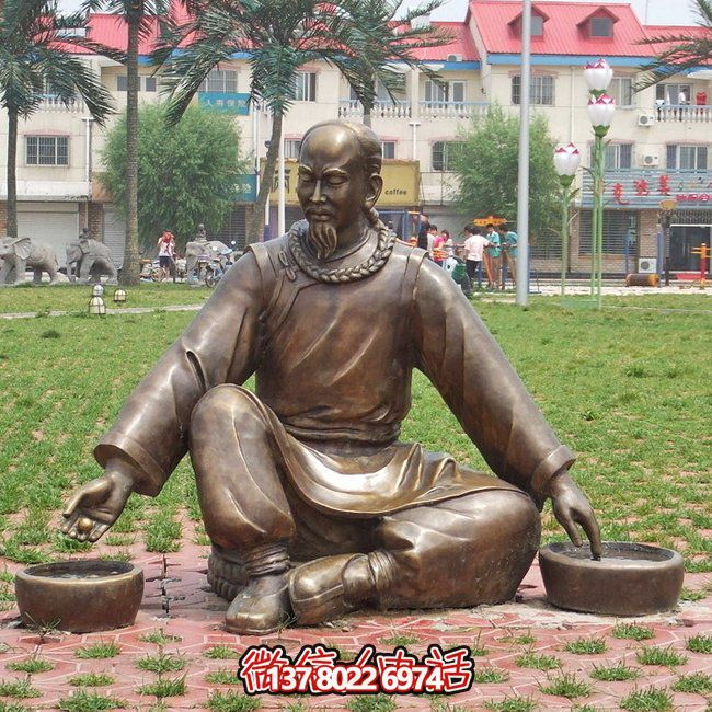 仿銅人物玻璃鋼景觀綠化草坪，提升公園創(chuàng)意氛圍