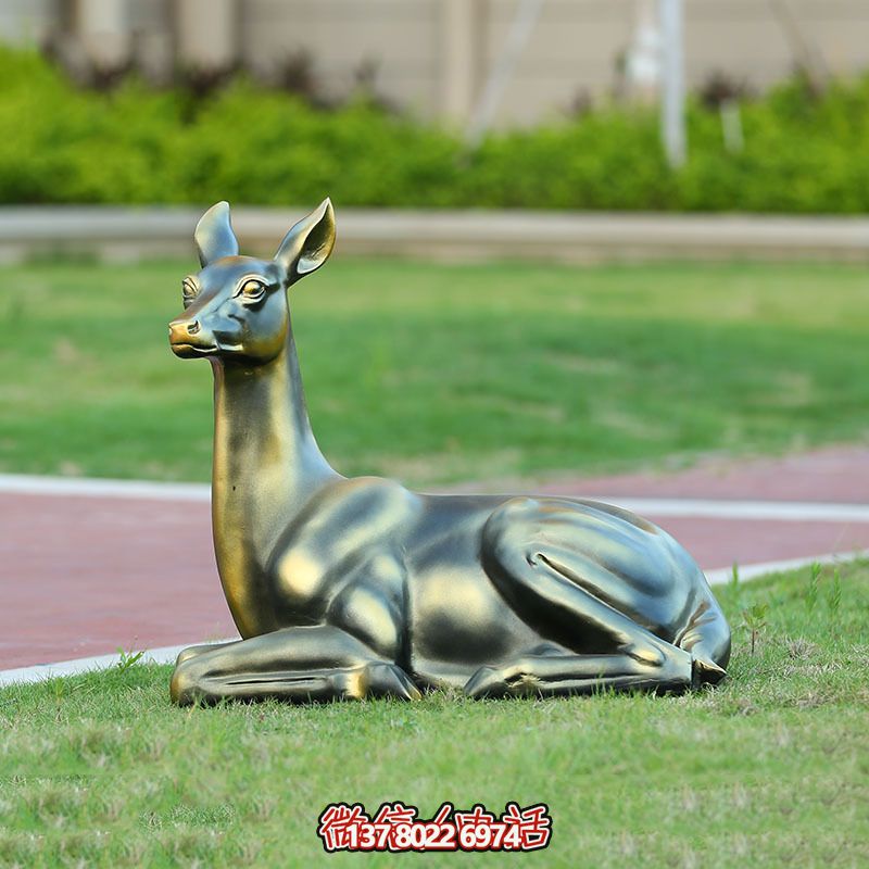 不銹鋼仿銅睡鹿雕塑，點(diǎn)綴戶外廣場草坪