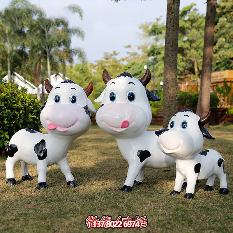 萌卡通牛雕塑，漫步在玻璃鋼公園
