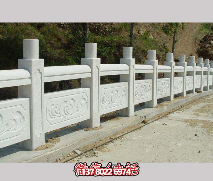 漢白玉欄桿石雕，為景區(qū)山道增添美感