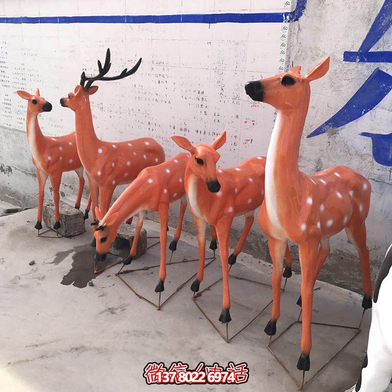 彩繪玻璃鋼雕塑鹿，靜謐優(yōu)雅完美綻放
