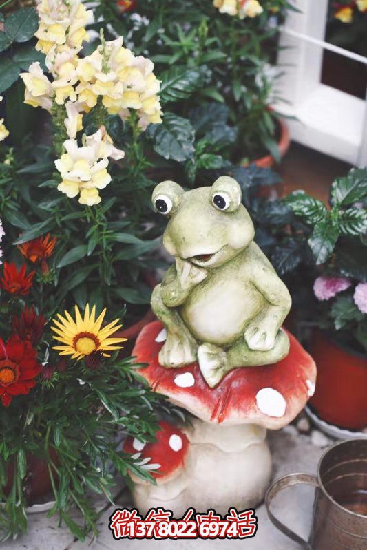 玻璃鋼雕塑青蛙，讓你的商場(chǎng)只思考玻璃