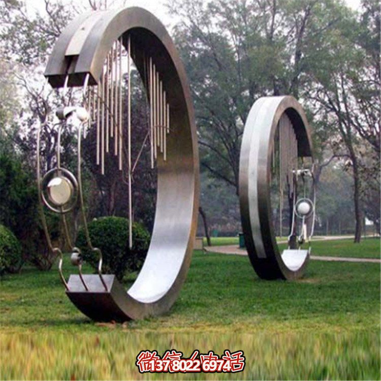 不銹鋼圓環(huán)創(chuàng)意雕塑，點(diǎn)亮園林景觀裝飾