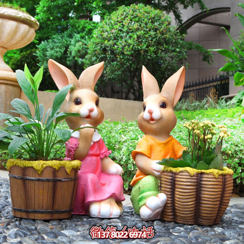 彩繪玻璃鋼兔子雕塑，點綴戶外公園裝飾