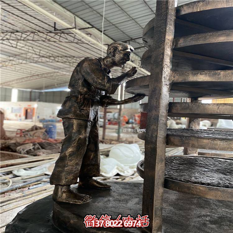 玻璃鋼仿銅人物擺件，點綴戶外園林景觀