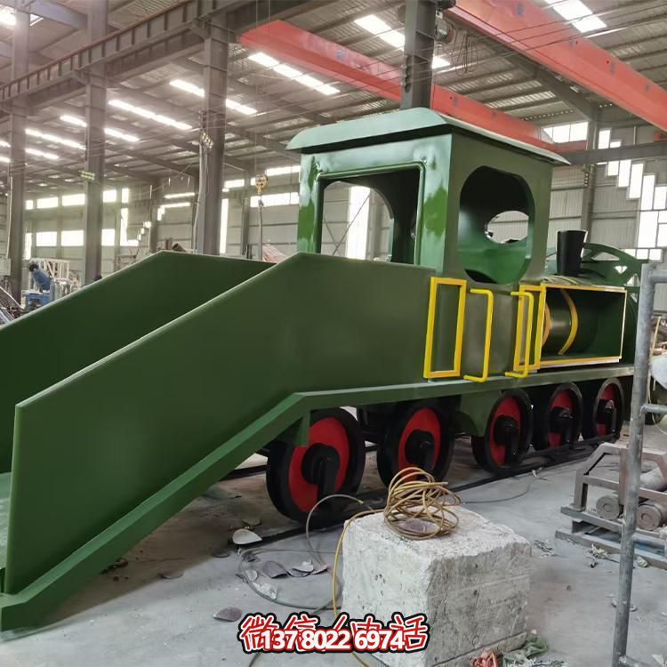 精致不銹鋼車頭雕塑，給游樂園增添時(shí)尚色彩