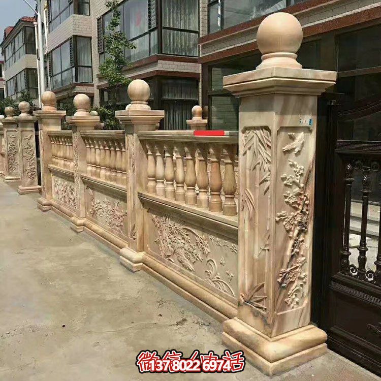 紅色浮雕圍墻欄板裝點(diǎn)別墅，守護(hù)晚霞之美