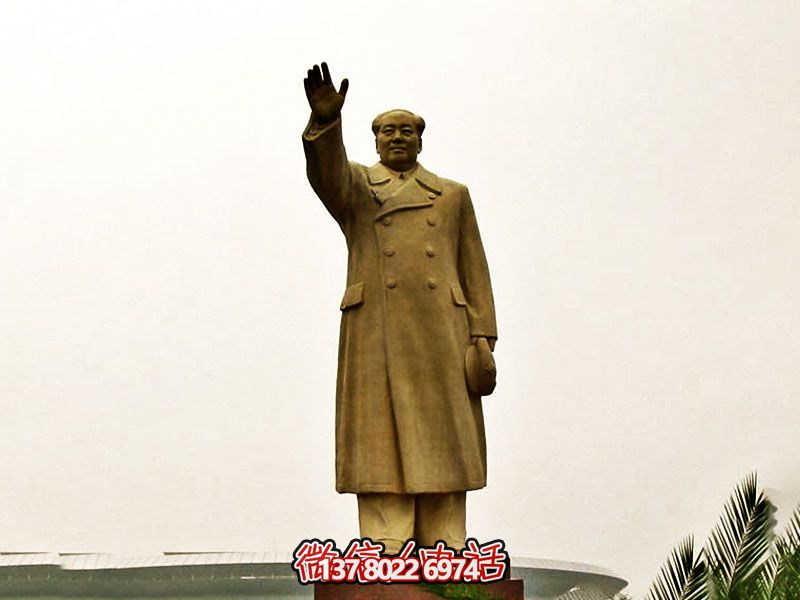 毛澤東偉人銅雕揮手，宣揚偉大精神！
