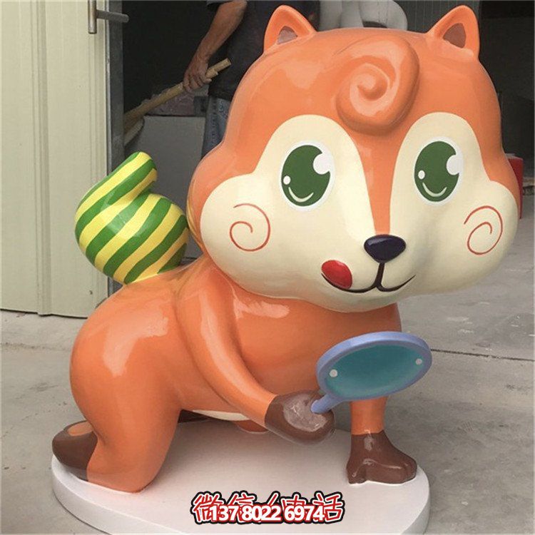 玻璃鋼結(jié)構(gòu)兒童樂園，卡通松鼠公仔裝飾