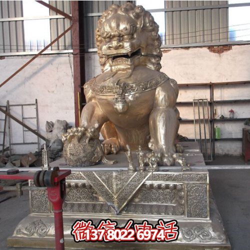 仿古銅噴金獅子雕塑，玻璃鋼大型戶外裝飾