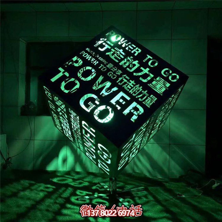 不銹鋼發(fā)光魔方雕塑，點(diǎn)亮售樓處廣場景觀裝飾