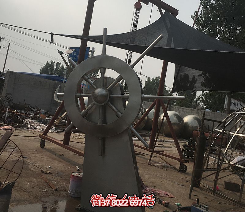 騰飛不銹鋼雕塑船舵，點(diǎn)綴室內(nèi)飯店