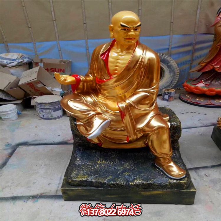 噴金烤漆菩薩雕塑，擁有古老神秘的十八羅漢美學