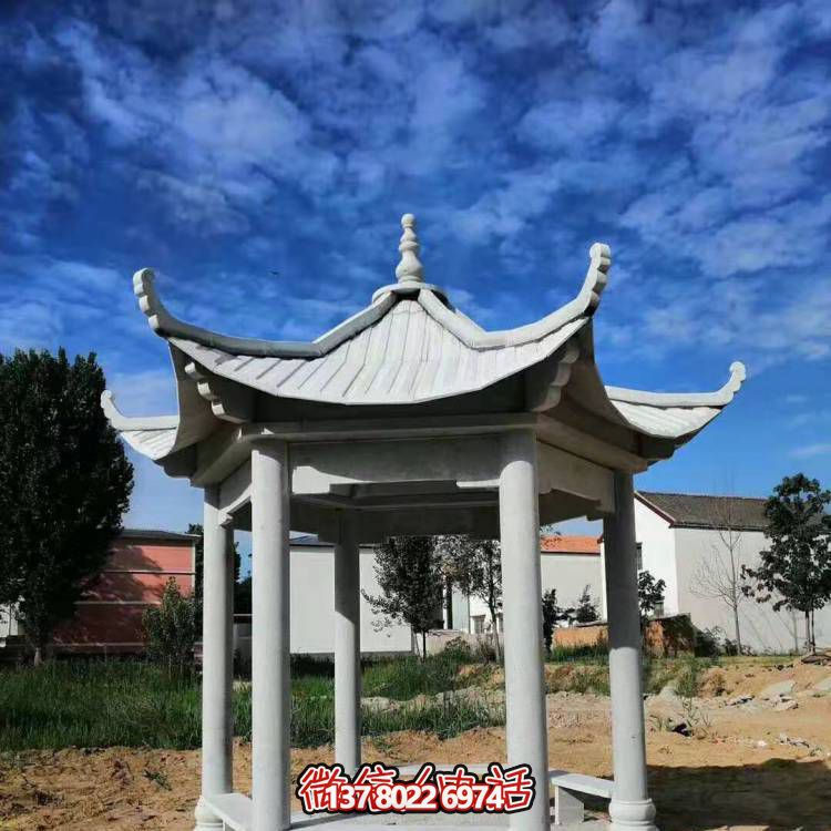 仿古休閑涼亭，天然青石擺放于戶外村莊