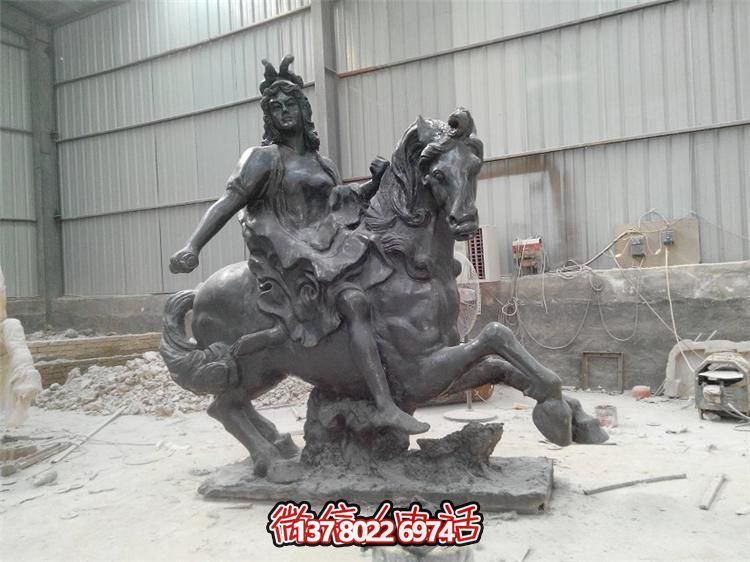 超越傳統(tǒng)，探索未知的玻璃鋼騎馬擺件