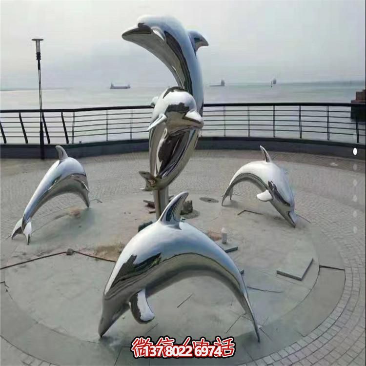 不銹鋼海豚雕塑，讓海邊的廣場(chǎng)更加美觀