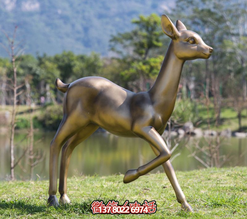 玻璃鋼雕刻仿梅花鹿雕塑，為池塘草坪添彩