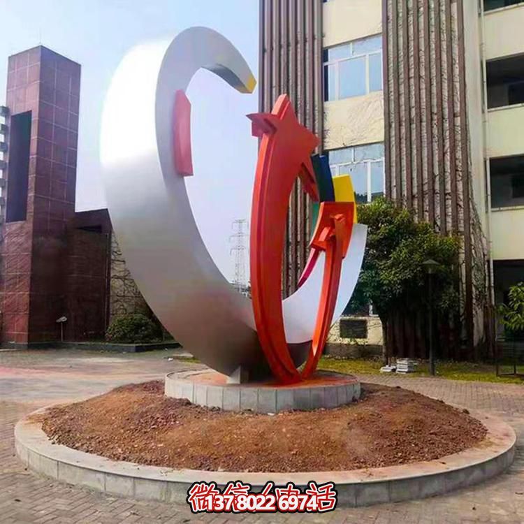 精致不銹鋼月牙雕塑，打造現(xiàn)代都市景觀(guān)