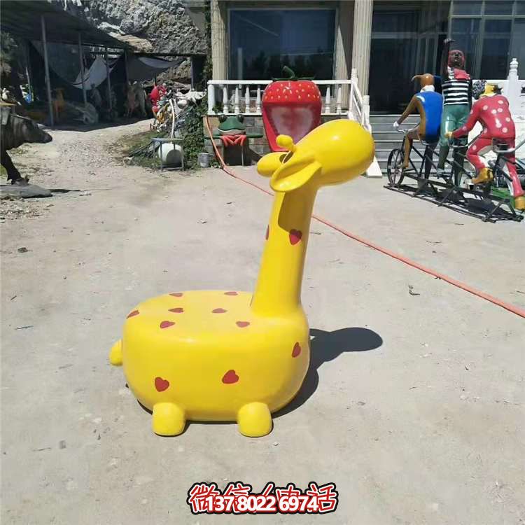 玻璃鋼長(zhǎng)頸鹿擺件，安全可靠、適用于多種場(chǎng)景