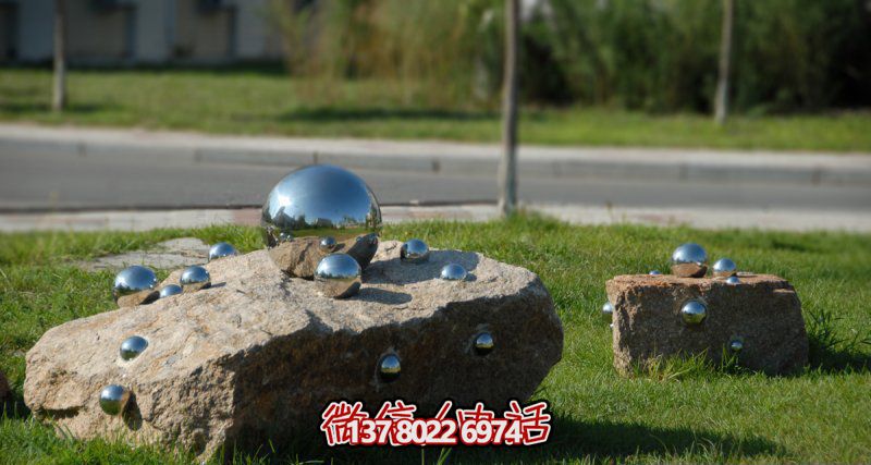 雕塑般的不銹鋼球體，帶給您不一樣的公園創(chuàng)意