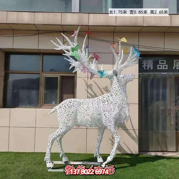 不銹鋼鹿角鏤空梅花亮化雕塑，為景觀廣場擺放