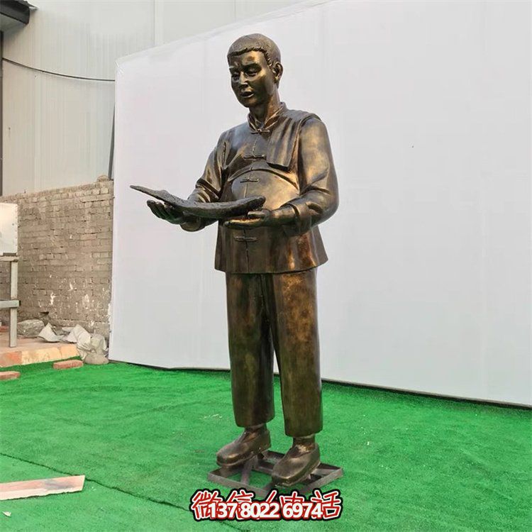 玻璃鋼仿銅人物景觀擺件，點(diǎn)綴公園美景