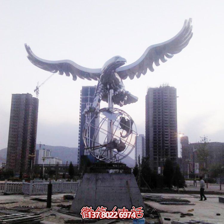不銹鋼老鷹雕塑，點(diǎn)綴戶(hù)外園林景觀