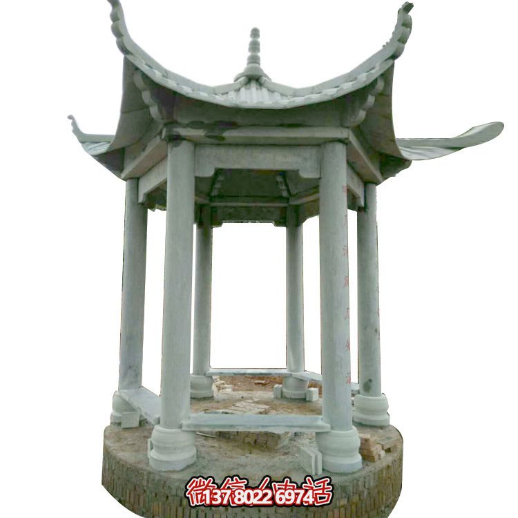 山頂簡(jiǎn)易涼亭，讓您輕松觀賞美景