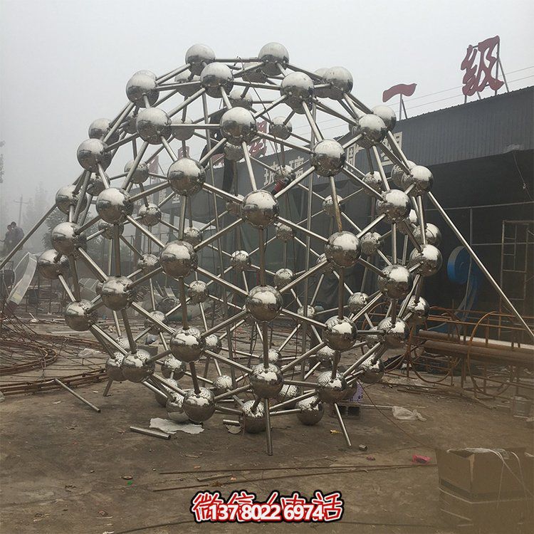 不銹鋼鏤空雕塑，為戶外景觀增添獨(dú)特色彩