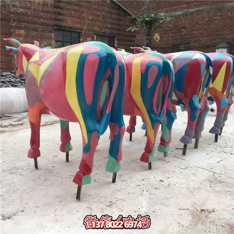 游樂園玻璃鋼卡通彩繪牛動(dòng)物雕塑