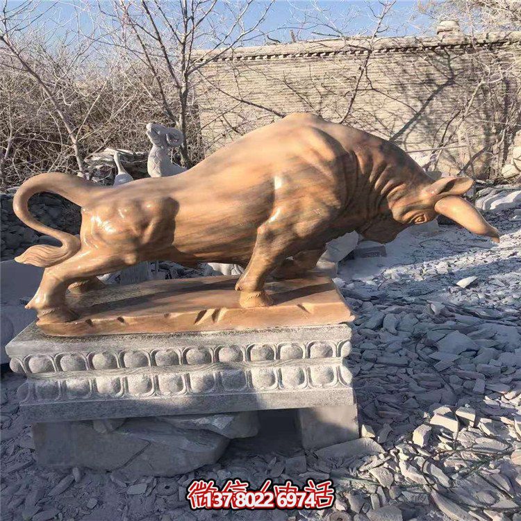 斗牛，晚霞紅大理石石雕牛