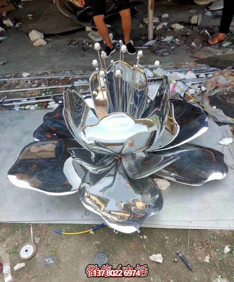 廣場(chǎng)抽象不銹鋼園林鏡面水仙花花朵雕塑