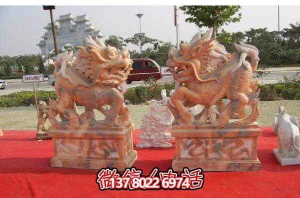 戶外公園一對(duì)晚霞紅石雕麒麟雕塑