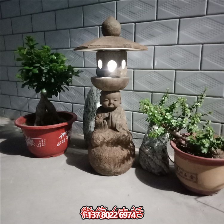 日式寺院仿古青石頭燈地?zé)魬敉鈹[件太陽(yáng)能石燈