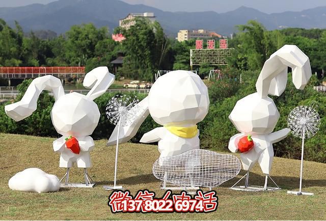 不銹鋼塊面雕塑——網(wǎng)紅雕塑，造型新穎，富有活力。