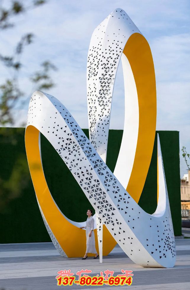 律動金環(huán)：不銹鋼編織的戶外景觀之舞